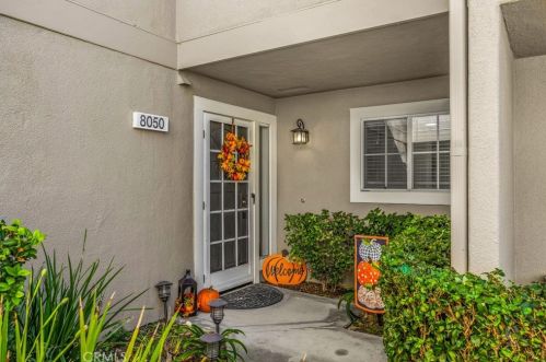8050 Oak Ridge Cir, Anaheim, CA 92808-1932