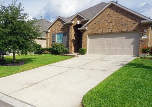 2205 Maple Point Dr, Conroe TX  77301-3168 exterior