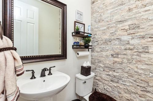 27553 Euclid Dr, Aurora CO 80016 exterior