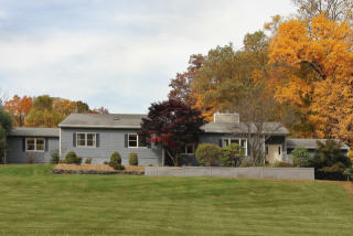 25 Chester Woods Dr, Chester, NJ 07930-2830