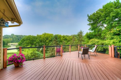 1562 Blackhawk Lake Dr, Saint Paul MN  55122-1257 exterior