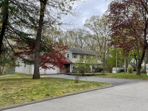 20 Teakwood Ct, Warwick, RI 02818-2118