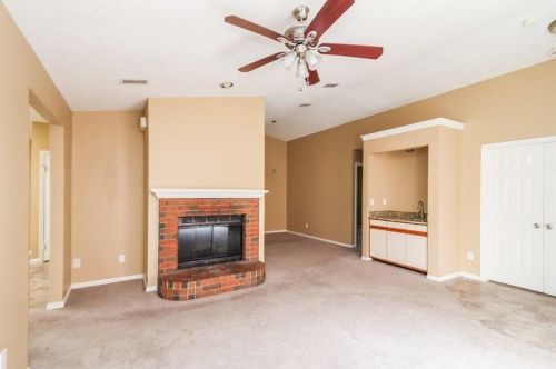 4213 Phoenix Dr, Carrollton TX  75010-4036 exterior