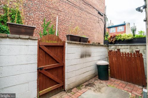 2324 Lombard St, Philadelphia PA  19146-1118 exterior