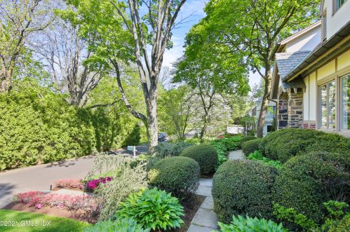 6 Glen Ct, Greenwich CT  06830-4505 exterior