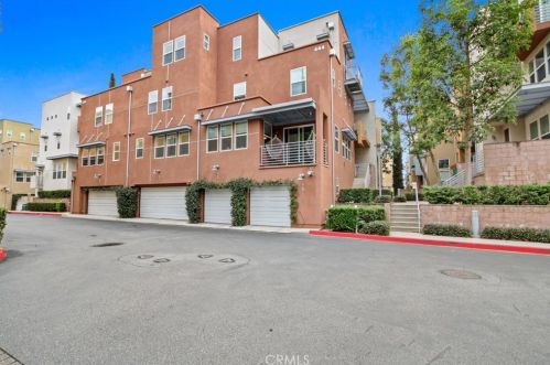 450 Jeanette Ln, Santa Ana, CA 92705-6017