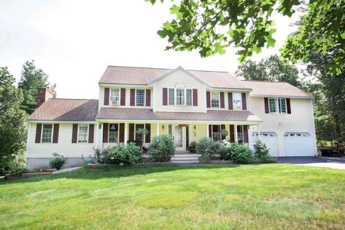 3 Lorraine Dr, Londonderry, NH 03053-6125