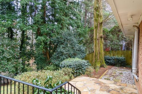 1543 Knob Hl Dr, Atlanta GA  30329-3208 exterior