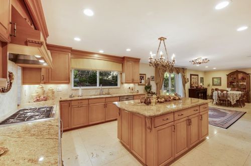 1360 Greenbriar Rd, Glendale CA  91207-1254 exterior