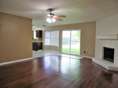 1217 Whiteoak Dr, Garland TX  75040-5293 exterior