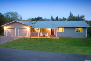 1050 Bridgeview Dr, Swansboro Country, CA 95667-5316