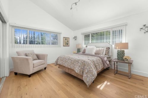 1851 Greenbriar Rd, Glendale CA  91207-1064 exterior