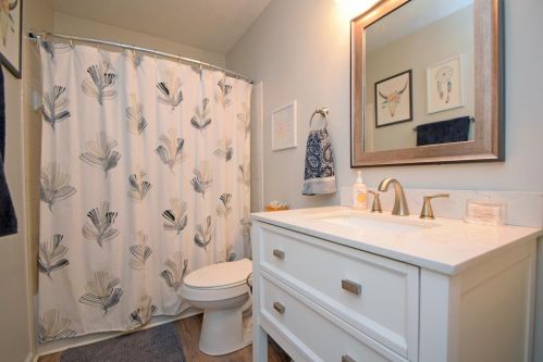 9655 Fallsridge Ct, Cincinnati OH 45231-2885 exterior