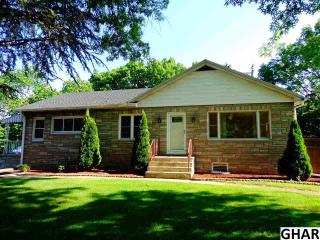 201 Garland Dr, Carlisle, PA 17013-4228