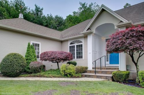 8 Chase Ln, Lincoln, RI 02865-4806