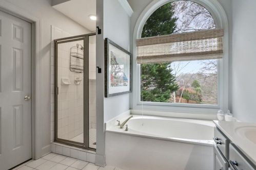 2313 Colonial Dr, Atlanta GA  30319-3806 exterior