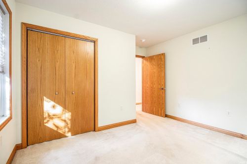 55384 Falling Water Dr, Elkhart IN  46514-0074 exterior