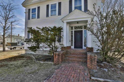 38 Concord St, Nashua, NH 03064-2321