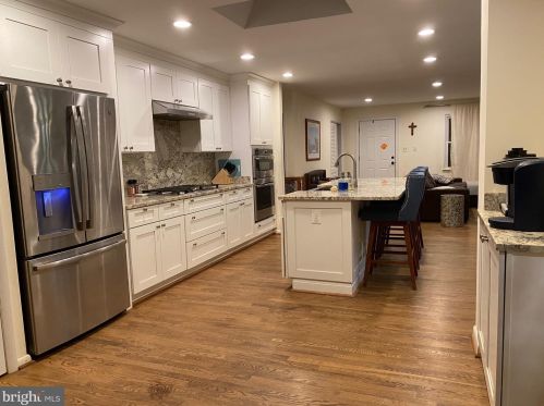 7917 Hatteras Ln, Springfield, VA 22151-2410