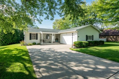 217 Fieldstone Ln, Nelson, IL 61021-3270