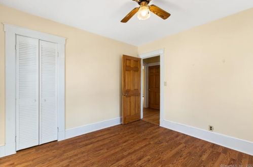 72 Flanders Rd, Niantic CT  06357-1525 exterior