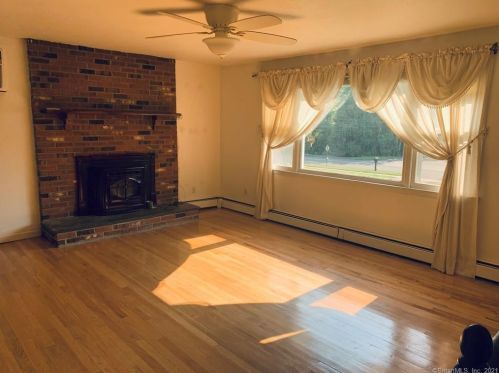 64 Old Brickyard Ln, Kensington, CT 06037-1437