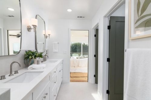 2063 Grandview St, Oceanside CA  92054-5618 exterior