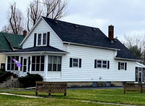 520 5th St, Crete, IL 60417-2110
