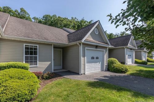 174 Julia Ct, Sandy Hook, CT 06482-1710