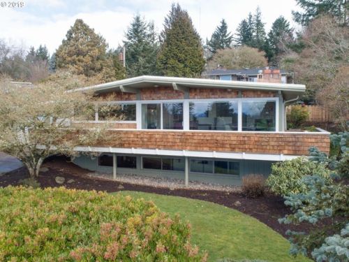 8815 Stark St, Portland OR  97215-2258 exterior
