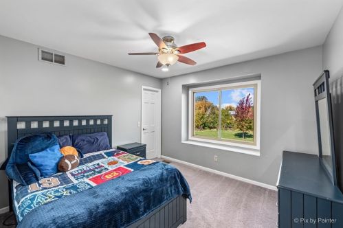 7 Crestview Dr, Oswego IL  60543-9475 exterior