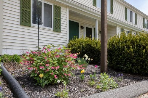 72 Elm St, Canaan, CT 06018-2162