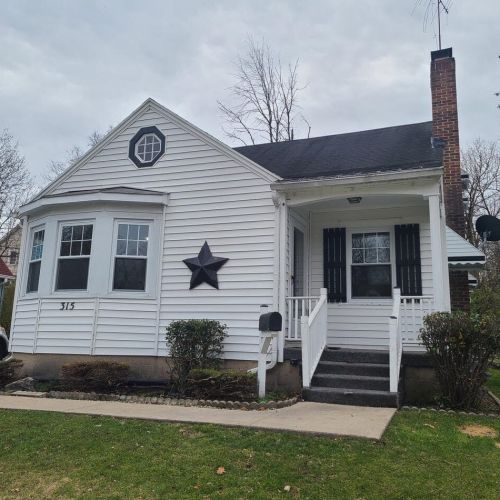 315 Glendale Dr, Springfield, OH 45504-1803