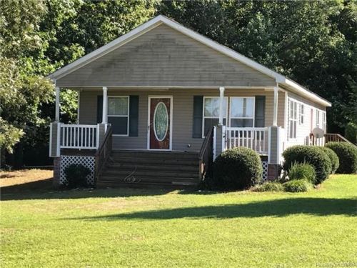 92 Burch Rd, Urbanna, VA 23175-2117