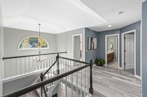 7 Crestview Dr, Oswego IL  60543-9475 exterior