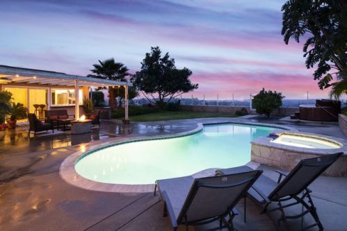 1675 Curry Comb Dr, San Marcos, CA 92069-1301