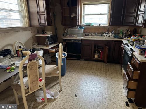 6136 6th St, Philadelphia, PA 19120-1321