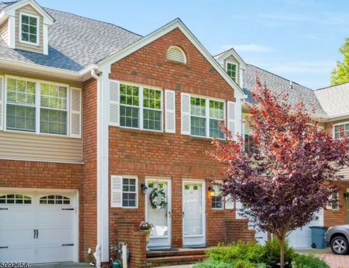 12 Berkeley Sq, Berkeley Heights, NJ 07922-2471