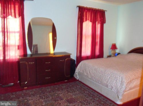 14 Wosniak Ct, Trenton NJ  08648-2630 exterior