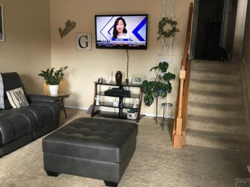 8 Chautard Ct, Pueblo, CO 81005-2611