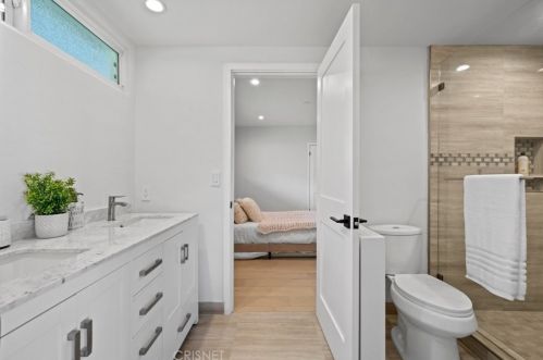3701 Royal Woods Dr, Van Nuys CA  91403-4217 exterior