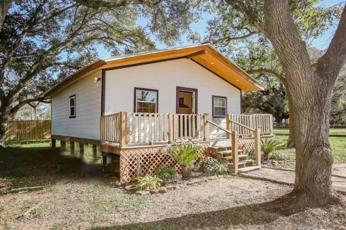 690 County Road 219, Angleton TX  77515-7791 exterior