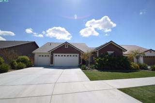 6421 Oriole Ave, Visalia, CA 93291-8119