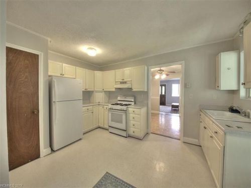 262 Sharon Rd, Fairview, NC 28730-7701