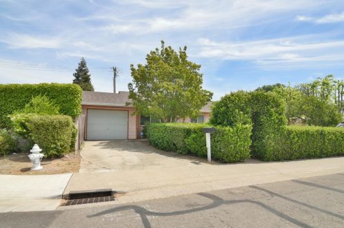 8798 Los Banos Way, Elk Grove, CA 95624-1536