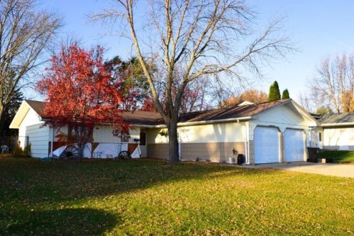 219 15th St, Jamestown, ND 58401-5419