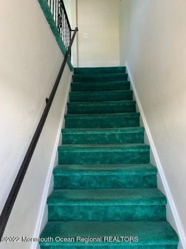 62 White St, Tinton Falls, NJ 07701-1676