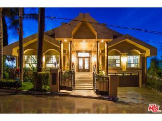 4521 Noeline Way, Van Nuys, CA 91436-2107