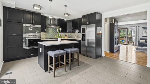 1642 Wainwright Dr, Herndon, VA 20190-3431