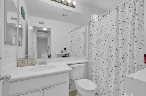 1527 Prestwick Dr, Riverside CA  92507-8448 exterior